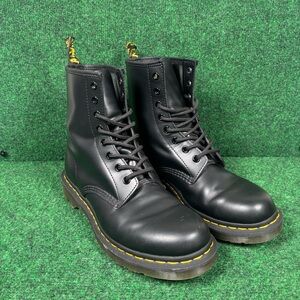 Dr. Martens 1460 Smooth Leather Lace Up Combat Boots in Black Women's Size 8